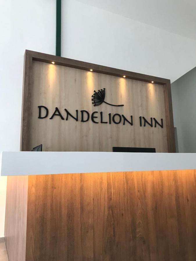 Dandelion Inn Симпанг Пулай Екстериор снимка