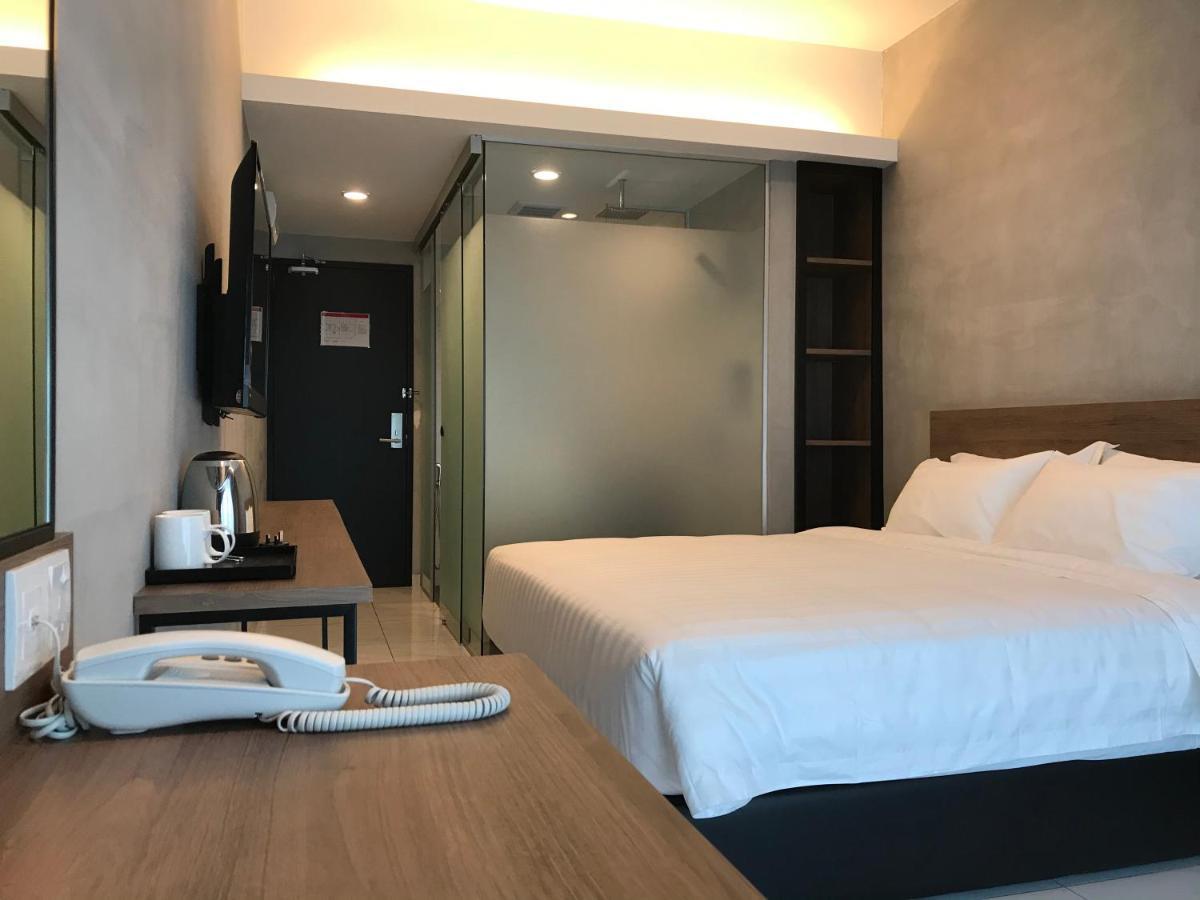 Dandelion Inn Симпанг Пулай Екстериор снимка